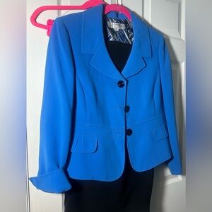 Tahari Arthur s Levine blue and black pant suit     size 14P